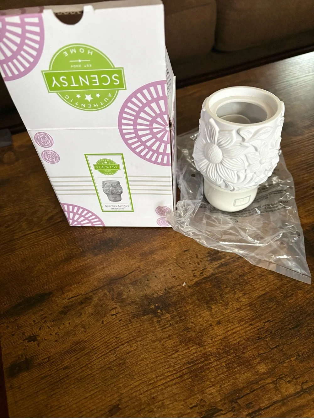 Scentsy White Blossom Plug-In Air Mini diffuser
